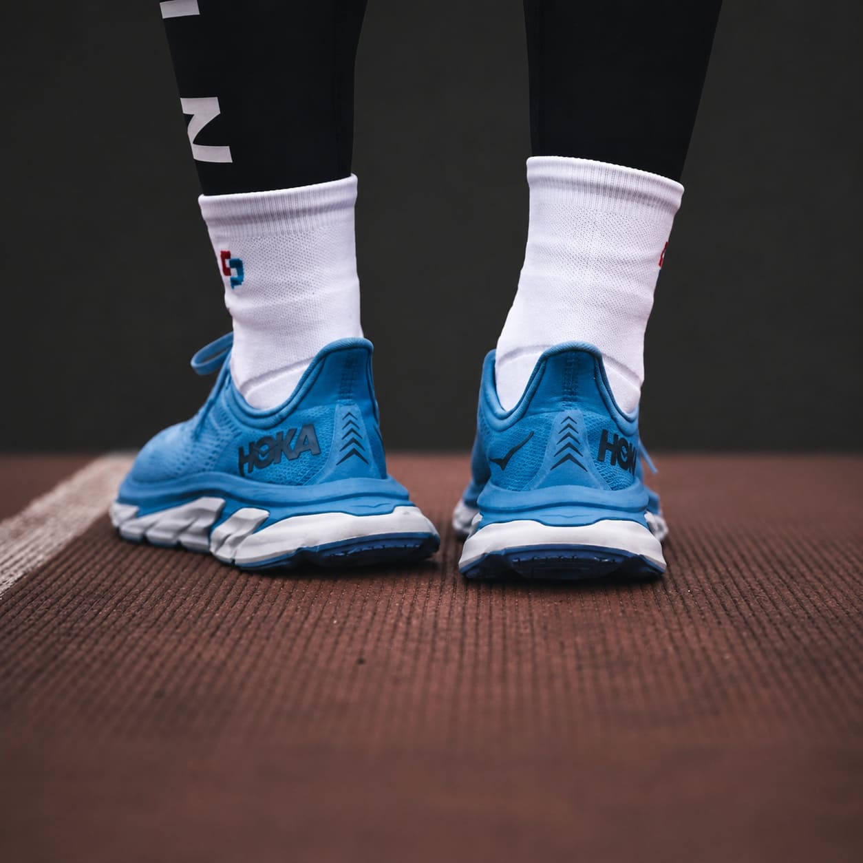 Athlete feet on running track starting a personalized workout with an Arabic online personal trainer.